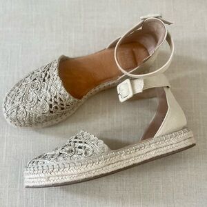 EUC Kaari Blue Tan Oatmeal Lisa Espadrille Sandals Sz 8.5